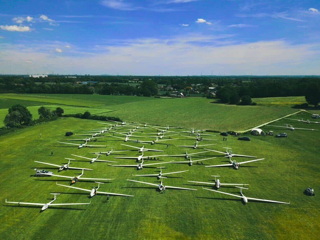 Segelflugzeuge auf dem Flugplatz